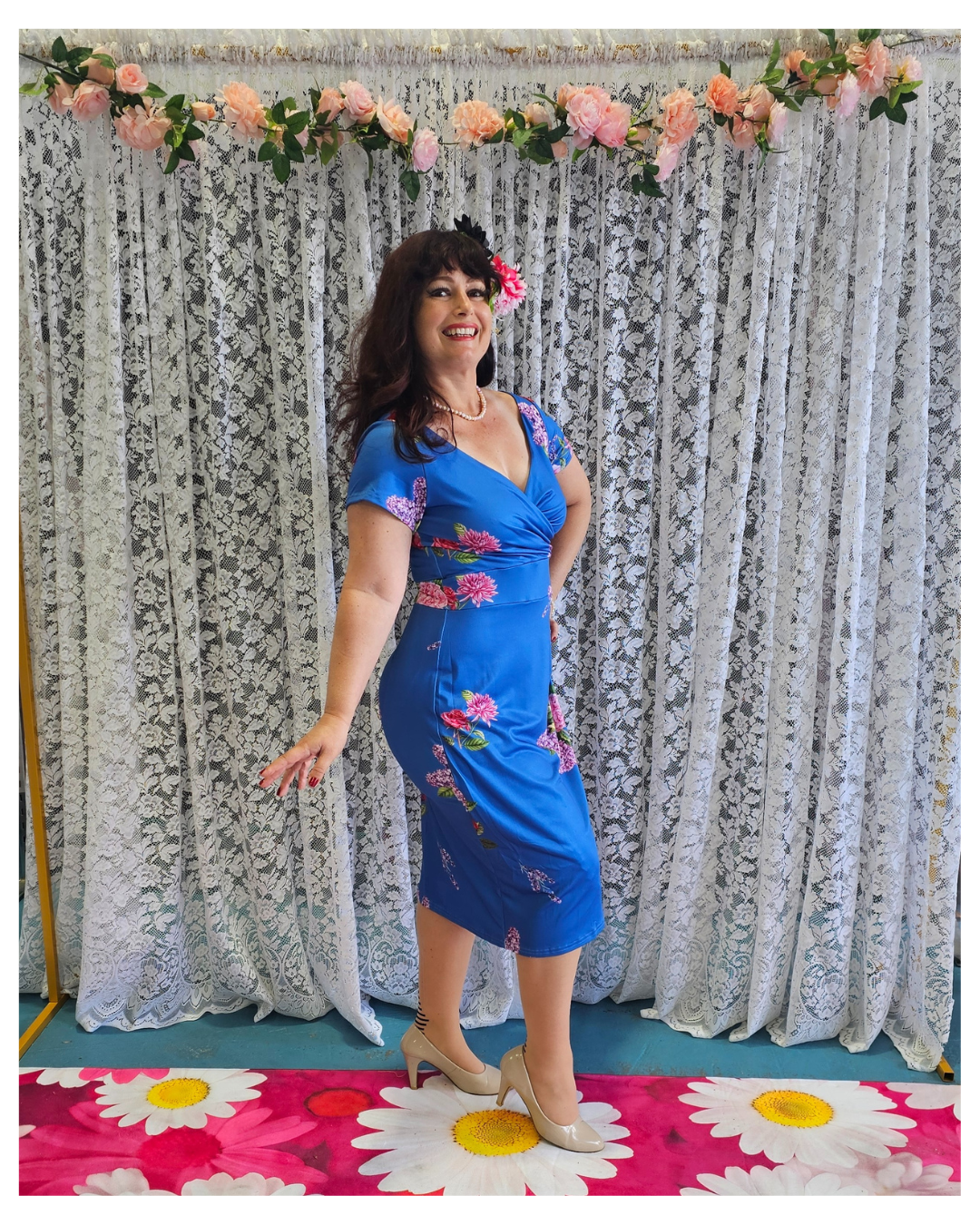 Elsie Cobalt Blue Bouquet Vintage Style Wiggle Dress Curvique Vintage Elsie Cobalt Blue Bouquet Vintage Style Wiggle Dress Curvique Vintage