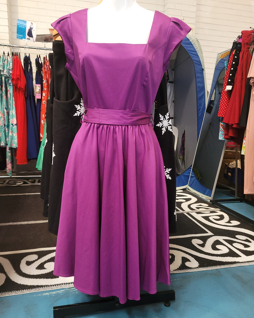 Lady V London Purple 50s Vintage Style Cap Sleeve Swing Dress - Curvique Vintage